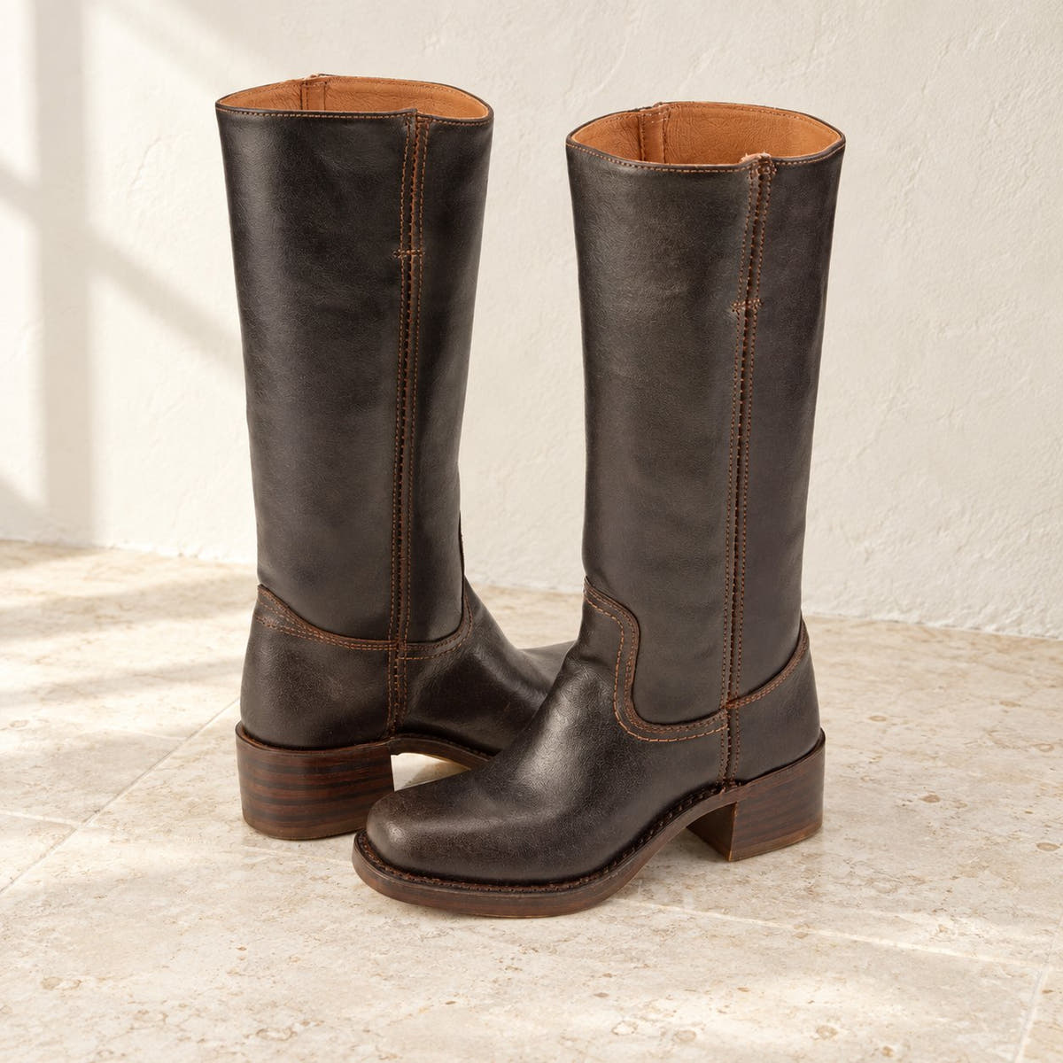 Aston & Barnes - Editorialmotiv