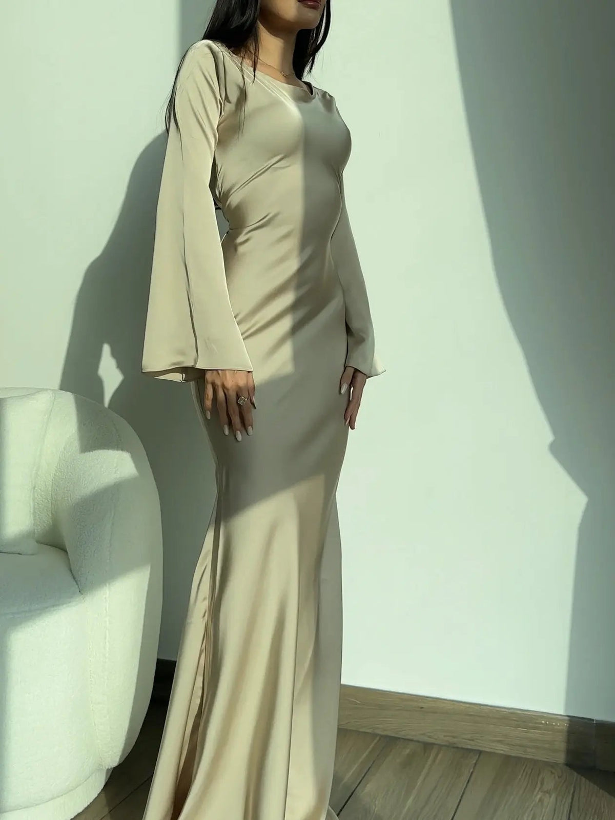 Damen Maxikleid mit Wasserfallausschnitt und langen Ärmeln