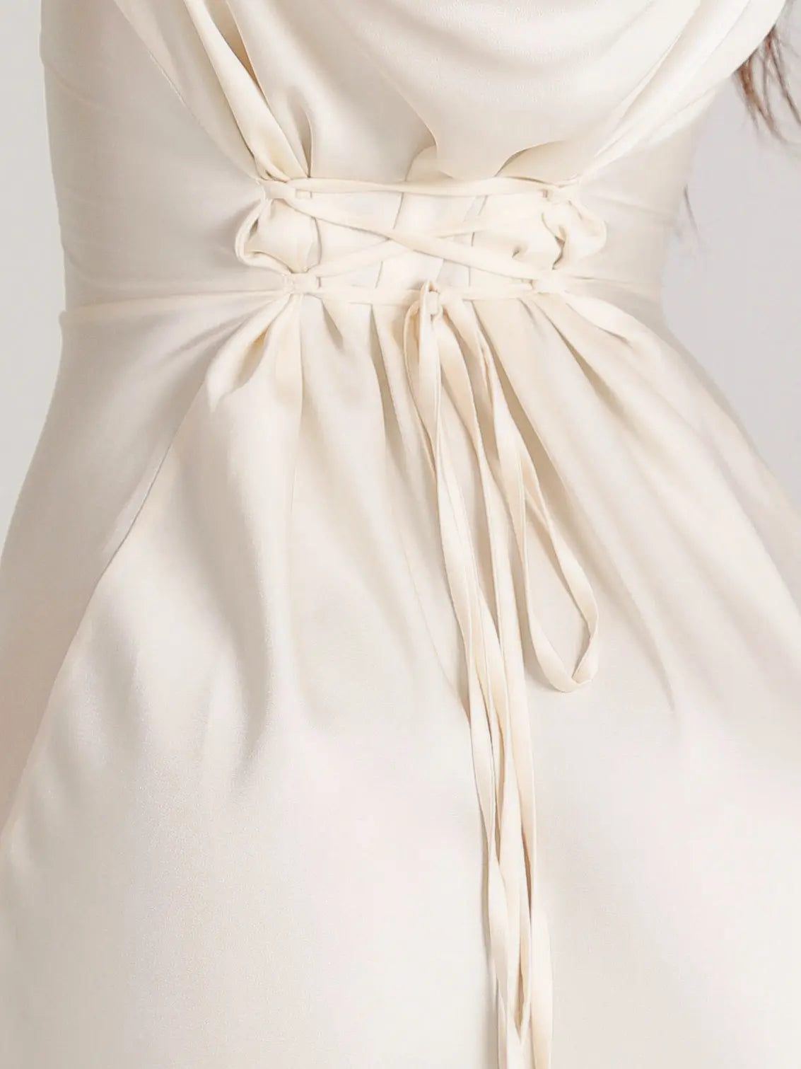 Damen Maxikleid mit Wasserfallausschnitt und langen Ärmeln