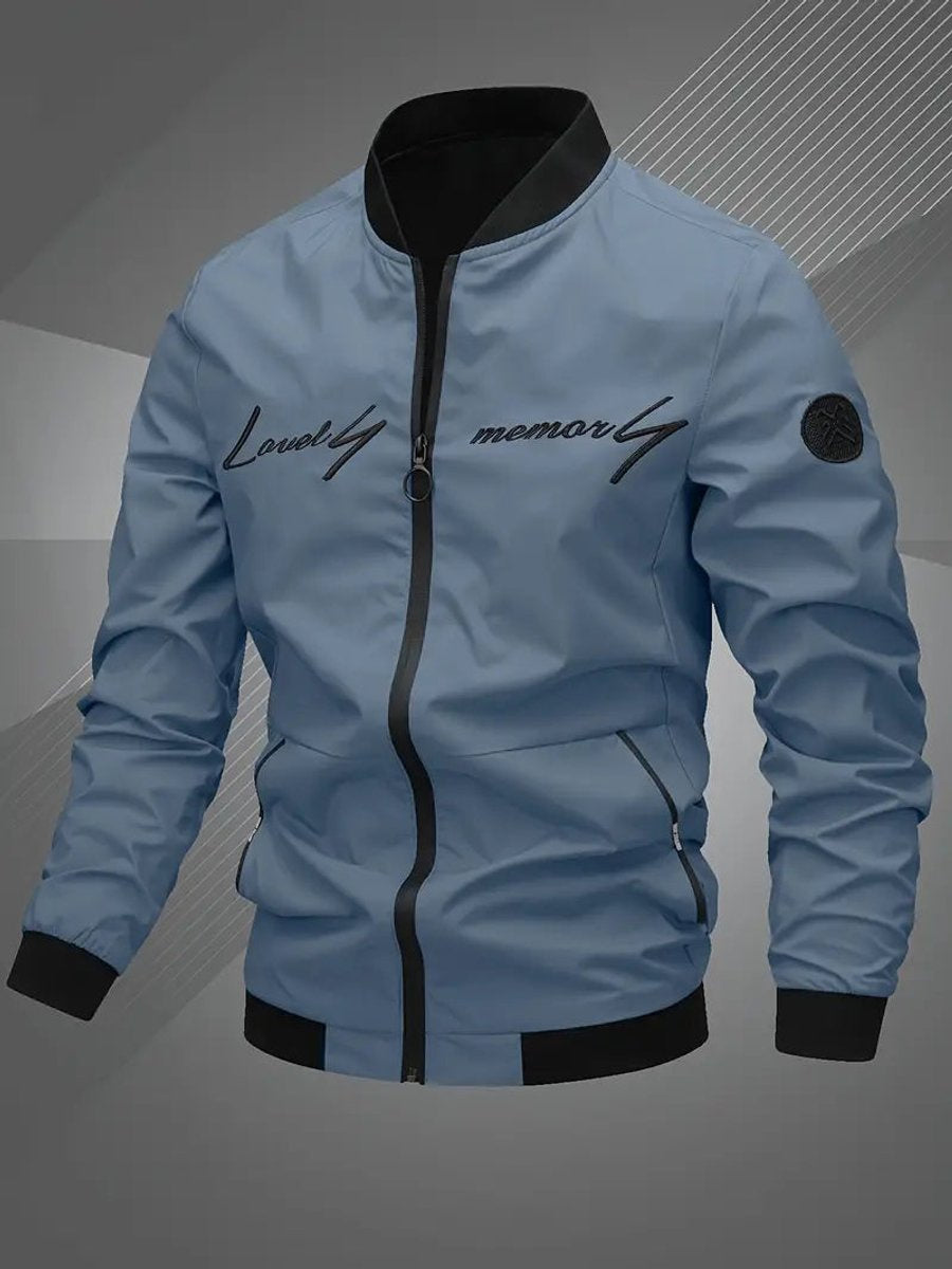 Übergangsjacke Herren mit Blousonkragen und Stickerei - Nebelblau #Farbe_Nebelblau