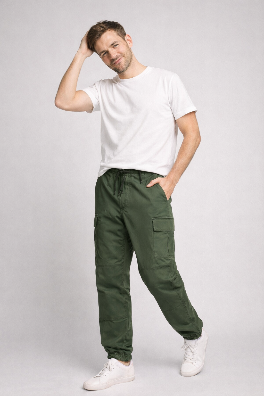 Cargohose Herren mit geraden Taschen und Knöchelbündchen - Grün #Farbe_Grün