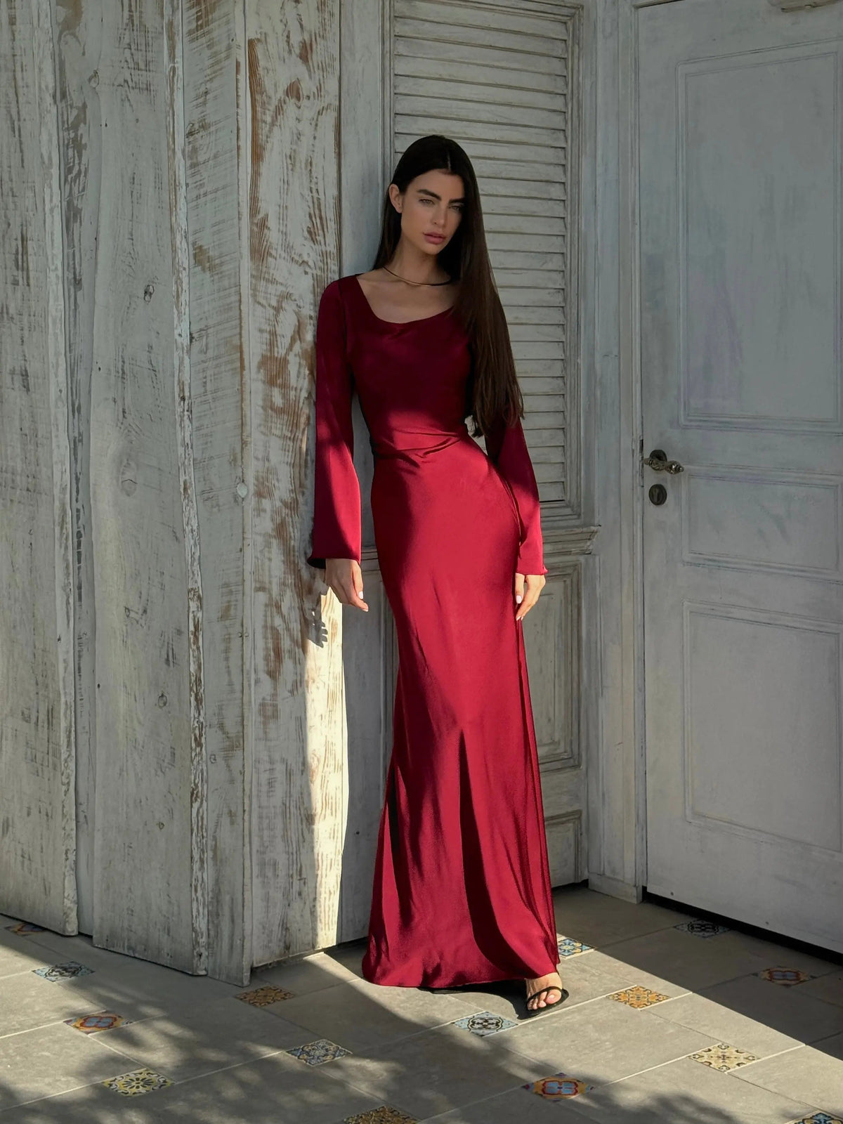 Damen Maxikleid mit Wasserfallausschnitt und langen Ärmeln