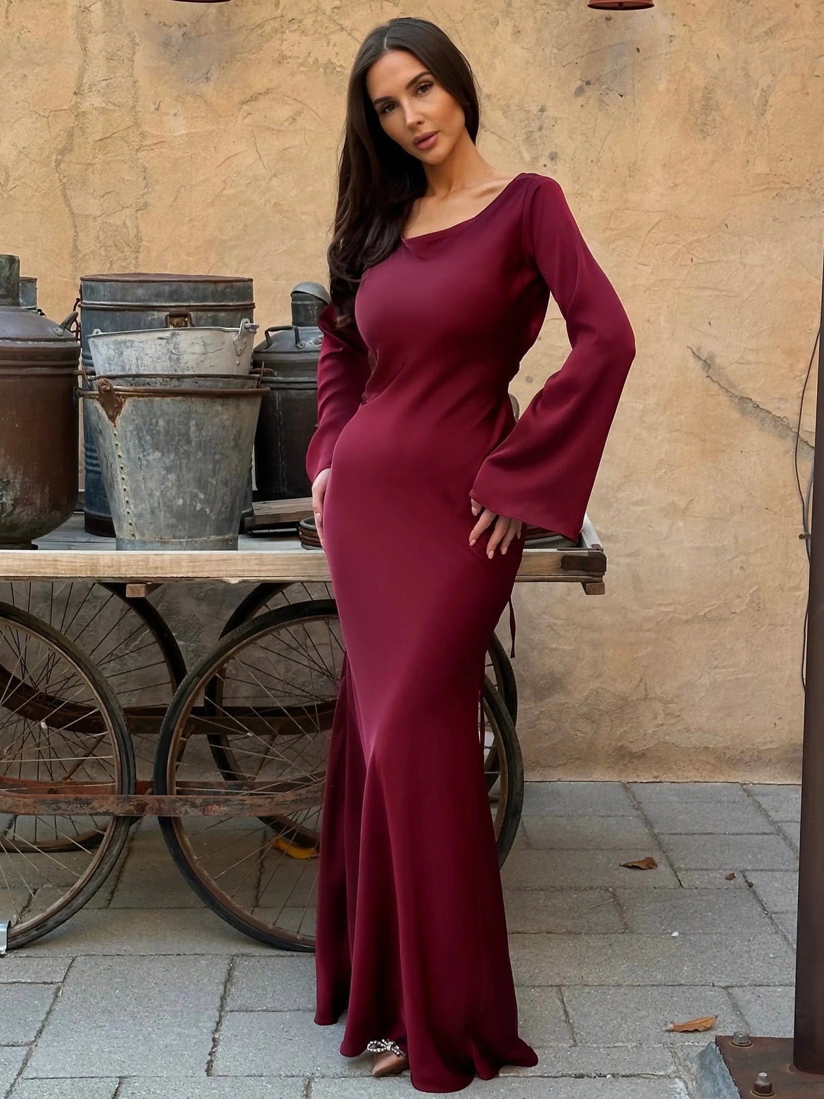 Damen Maxikleid mit Wasserfallausschnitt und langen Ärmeln - Rotwein